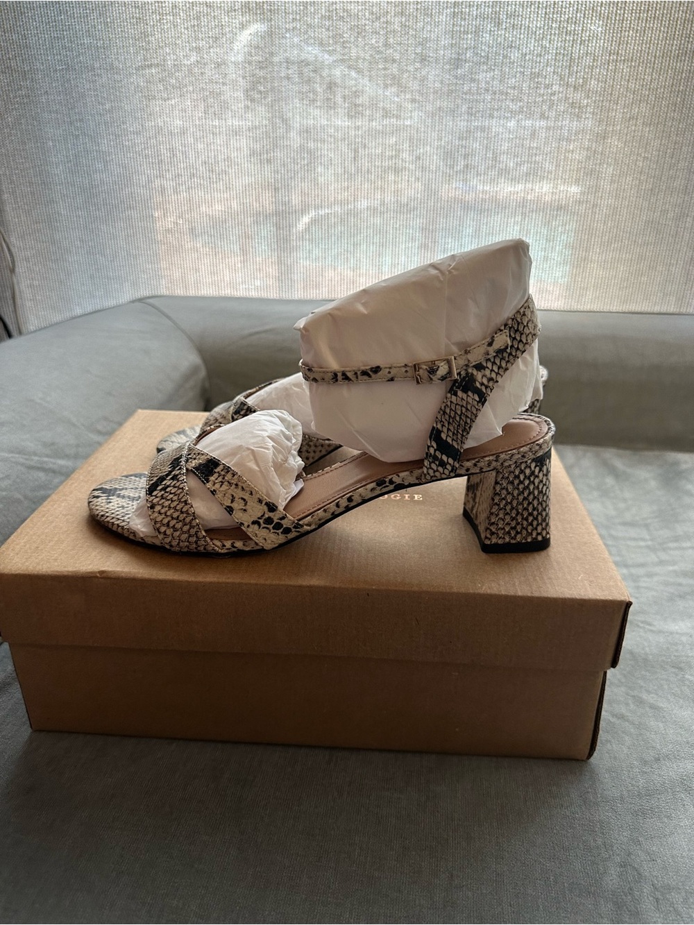 NEW ANTHROPOLOGIE BROWN SNAKESKIN PRINT 2.25” SANDALS WOW 8M